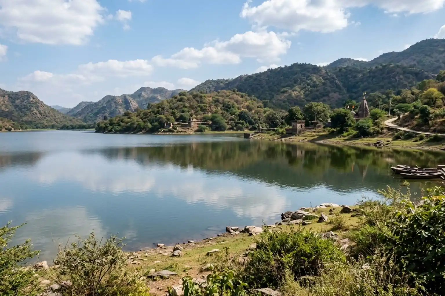 14. Khargone Lake - YahTrip Travel Guide