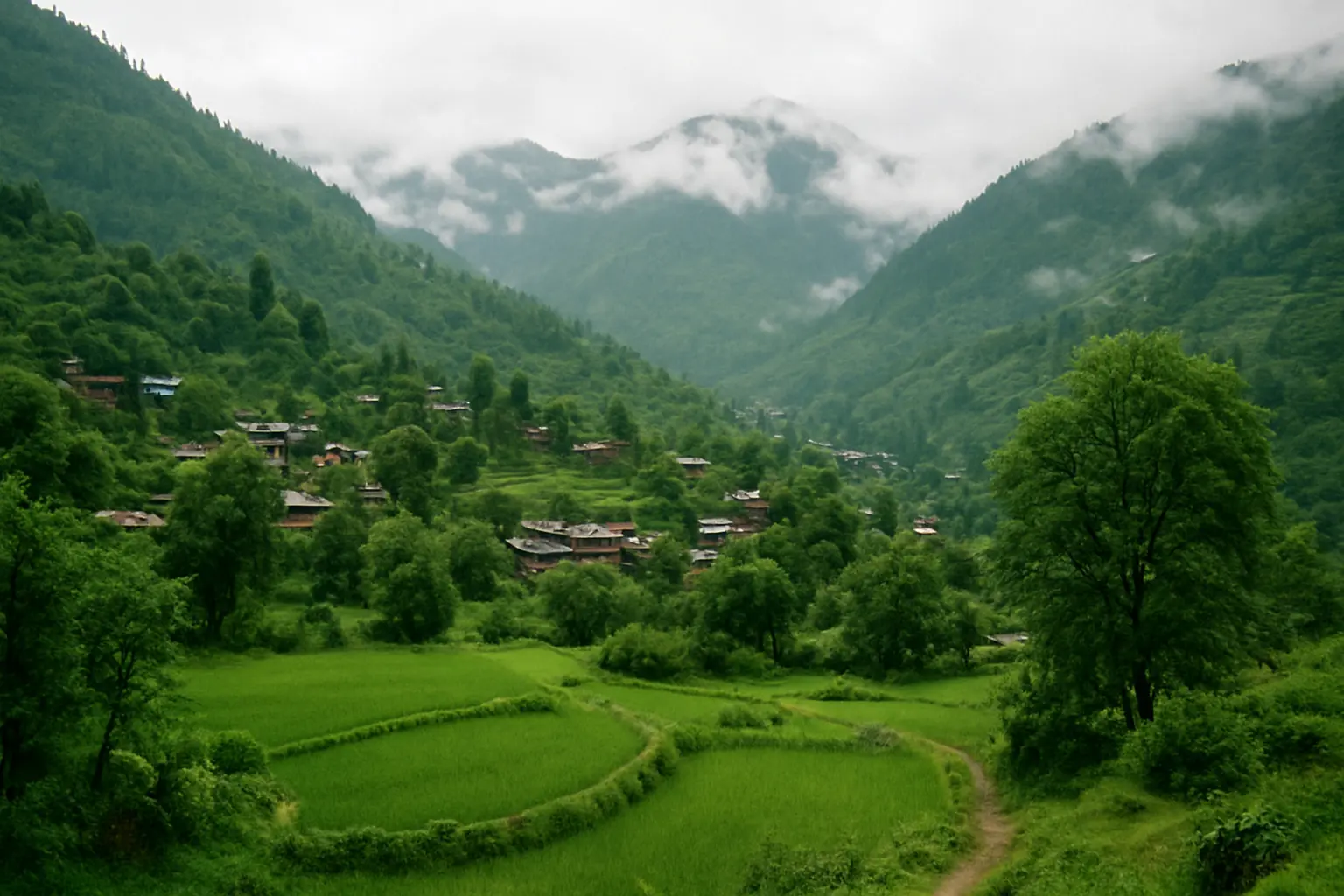 Kullu in Monsoon - YahTrip Travel Guide